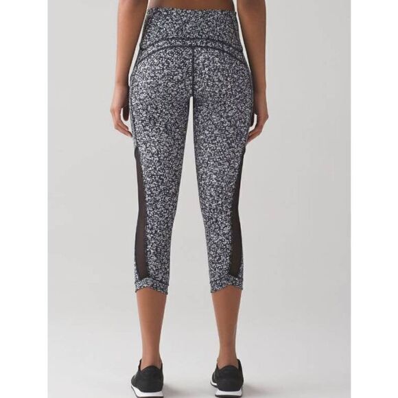 Lululemon Sole Training Crop Daisy Dust Alpine White Black / Black Size 8 - Picture 7 of 12